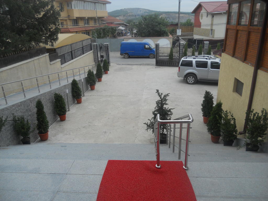 Pensiunea Cristal Tulcea Exteriör bild